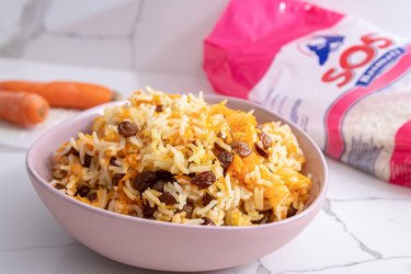 Jednoduchá indická basmati rýže s mrkví a rozinkami