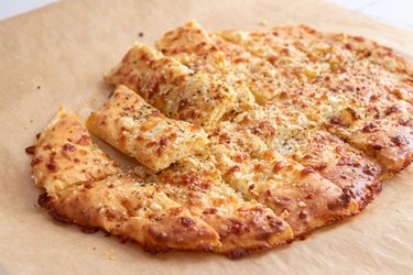 Jednoduchý česnekový flatbread (bezlepkový)