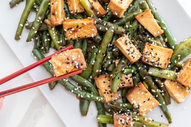 Tofu na fazolkách a zázvoru