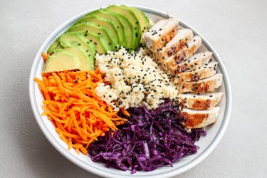 Kuřecí poke bowl z 5 surovin