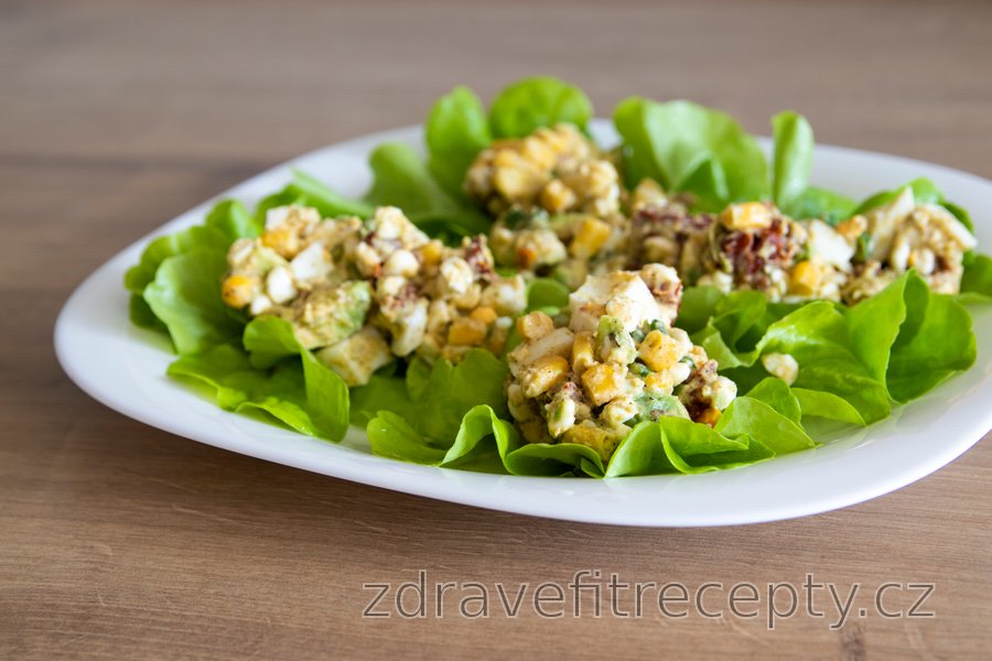 Cestovinovy salat s avokadom a vajcom