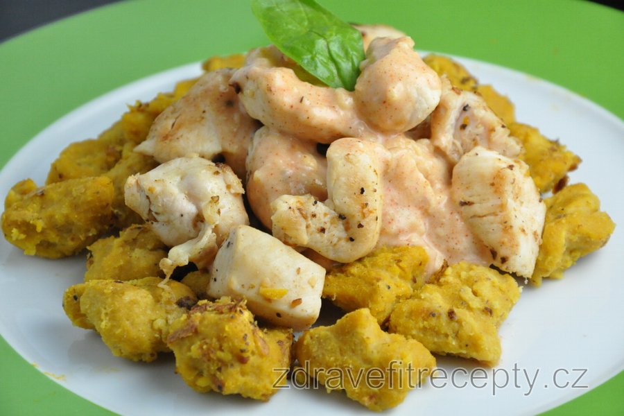 Dýňové gnocchi (noky) s kuřecím masem a sýrovou omáčkou