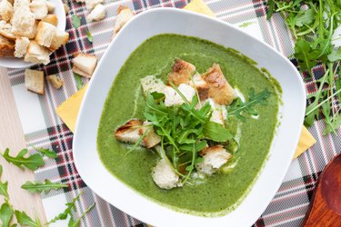 Krémová brokolicovo-špenátová polévka