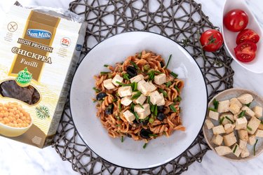 Cizrnové fusilli s tofu v rajčatové omáčce