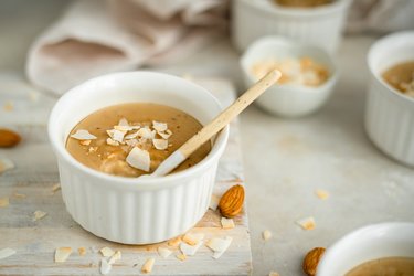 Vegan pudink se slaným karamelem