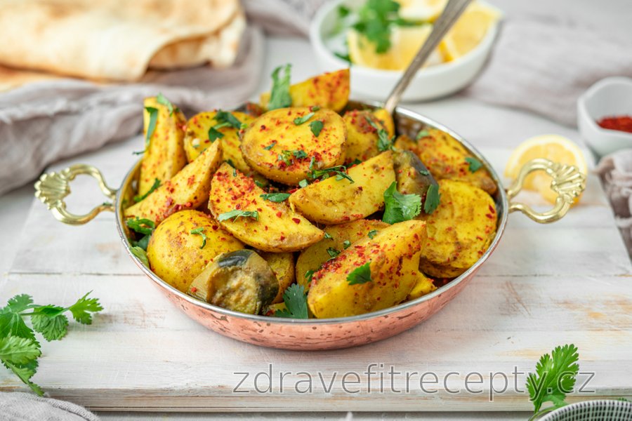 Výborné kari brambory s lilkem | zdravefitrecepty.cz