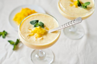 Exotické mango Lassi (jogurtový nápoj z manga)