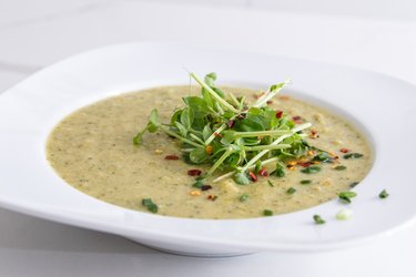 Extra rychlá brokolicová polévka s cizrnou (ze 4 surovin)