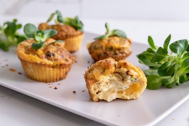 Slané muffiny z vajíček s olivami